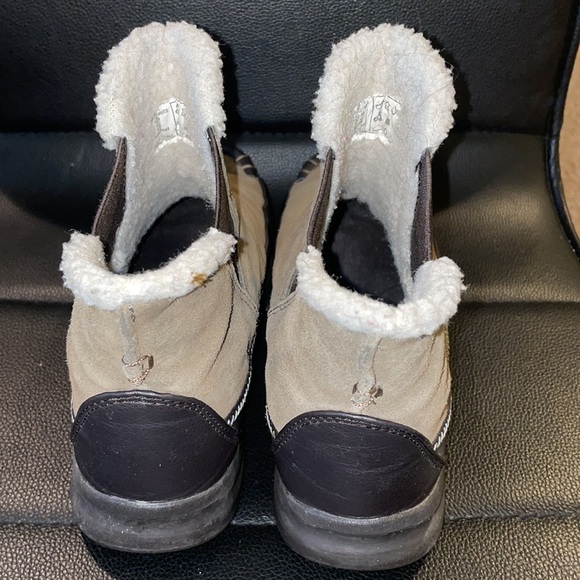 Women’s Lands End Cold Weather Shearling Boot - Picture 6 of 7